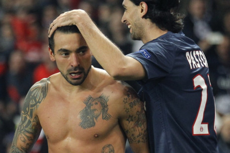 Paris St Germain's Ezequiel Lavezzi (L)