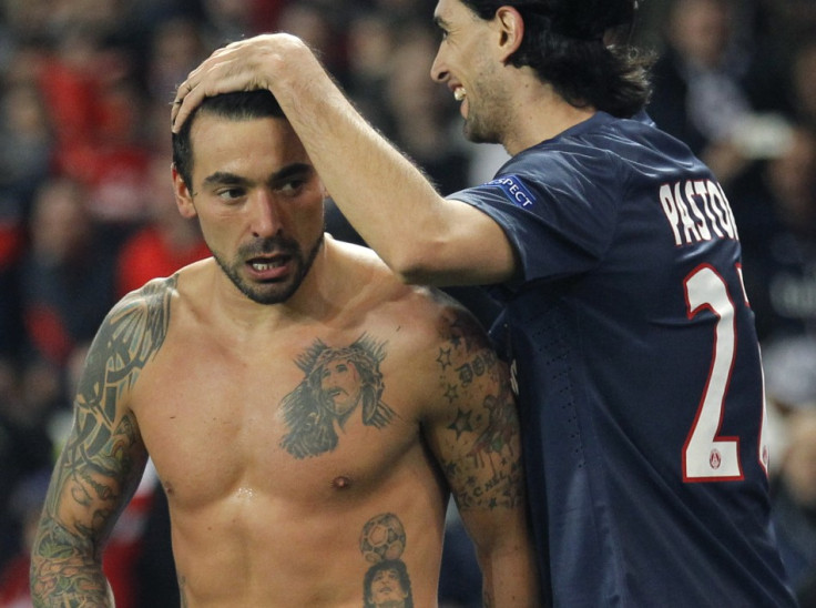 Paris St Germain's Ezequiel Lavezzi (L)