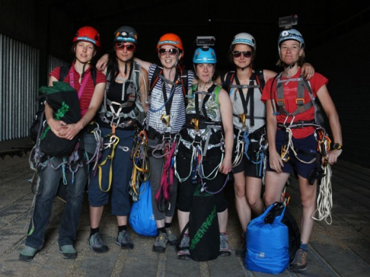 The six woman before they started climbing (Greenpeace)