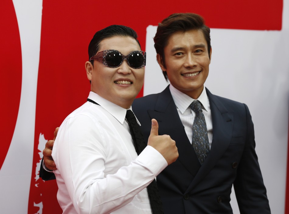 Cast member Lee Byung-hun of South Korea R poses with his compatriot and singer Psy at the premiere of the film Red 2 in Los Angeles, California July 11, 2013.