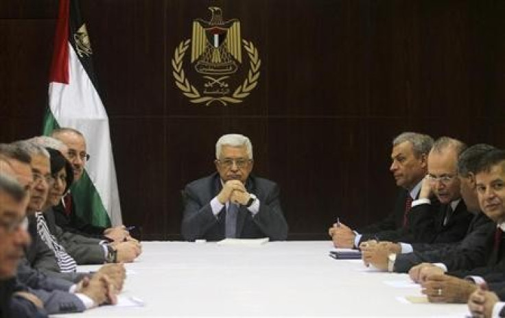 Palestinian President Mahmoud Abbas (C) heads a cabinet meeting in the West Bank city of Ramallah July 28, 2013.