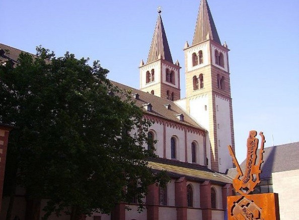 Wuerzburg cathedral in Munich, where Neo-activity by priests was alleged Wuerzburg cathedral in Munich, where Neo-activity by priests was alleged