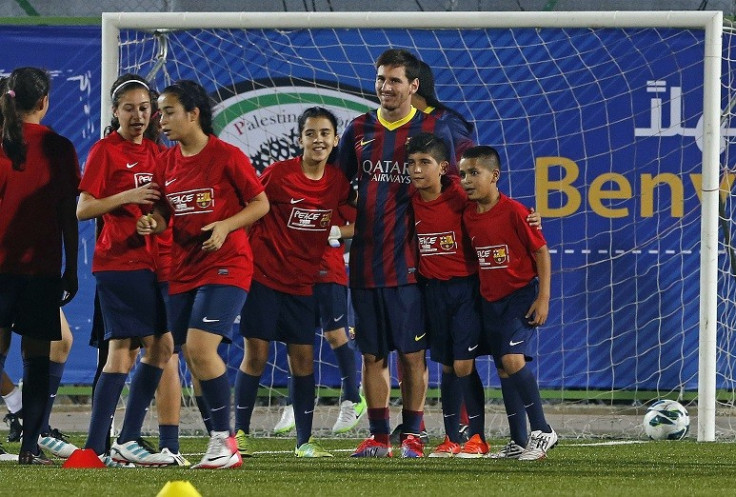 Lionel Messi with Palestinian children