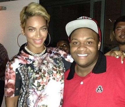 A fan posted a picture with Beyonce, donning the pixie haircut