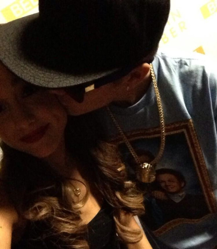 Justin Bieber kisses actress Ariana Grande in Twitter photo