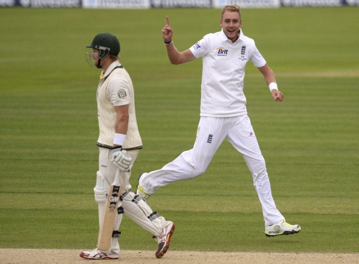 Stuart Broad (R)