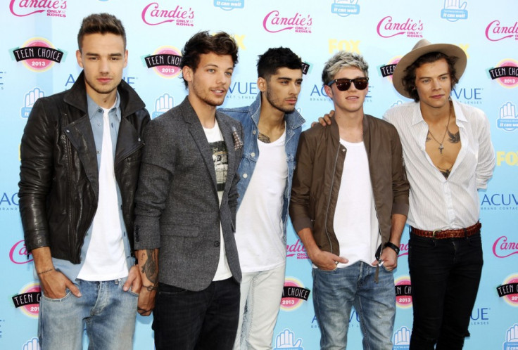 Members of English-Irish pop boy band One Direction pose as they arrive at the Teen Choice Awards at the Gibson amphitheatre in Universal City, California August 11, 2013. One Direction won awards in four categories at the 14th annual award ceremony. (Pho