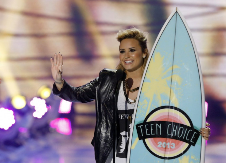 Singer Demi Lovato accepts the Choice TV Personality: Female Award at the Teen Choice Awards 2013. (Photo: Reuters)