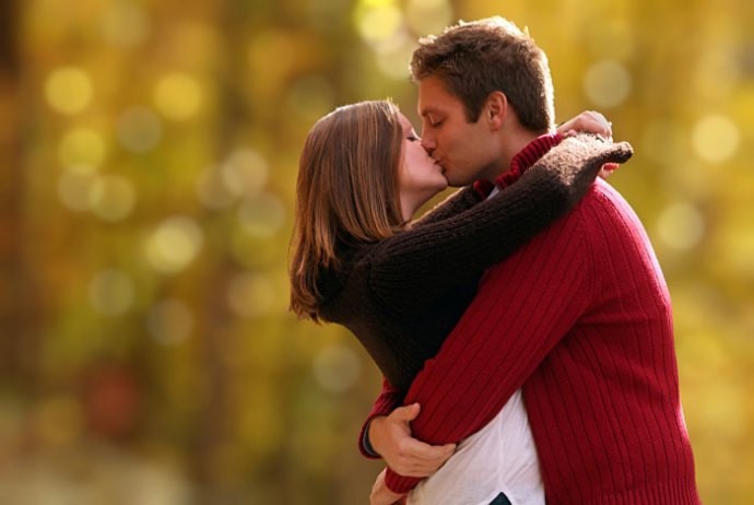 Egyptians Urged to Celebrate National Kissing Day amid ...