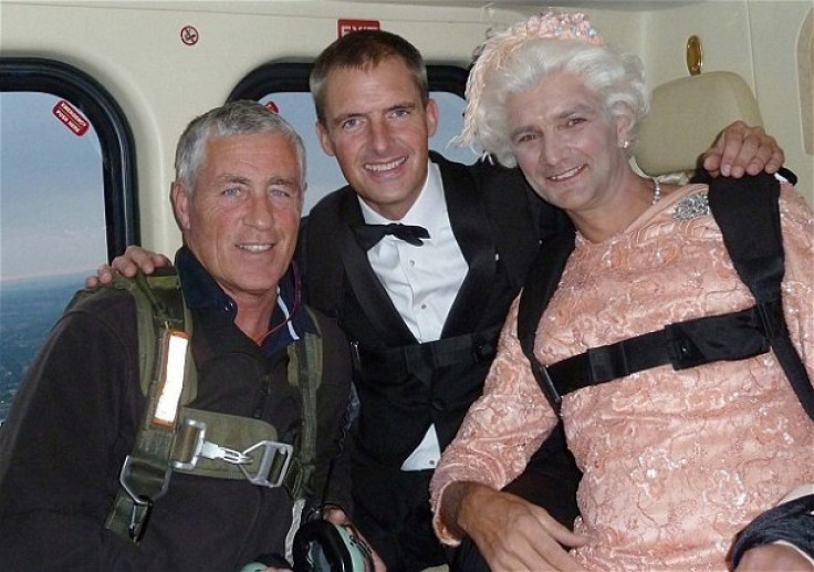 Mark Sutton (C) dressed as James Bond before his iconic London Olympic parachute jump (Twitter/@ELLAMCSWEENEY)