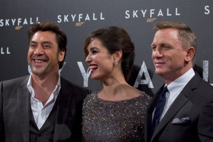 From L-R, Spanish actor Javier Bardem, actress Berenice Marlohe and actor Daniel Craig pose for photographers during a photocall for the film "Skyfall" (Photo: Reuters)