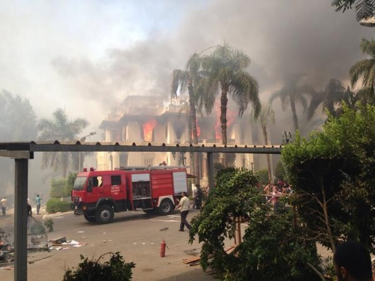 Giza governorate building on fire