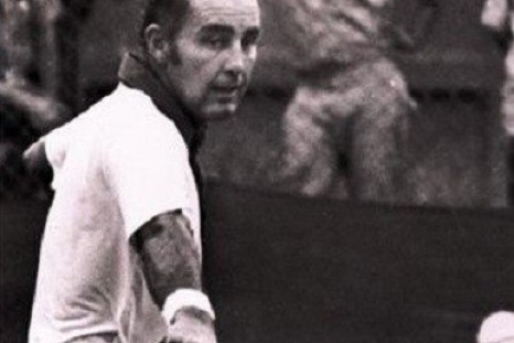 Bob Hewitt won a total of including 15 Grand Slams in his career (Photo: bettor.com)