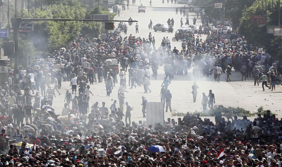 Tear gas clashes cairo