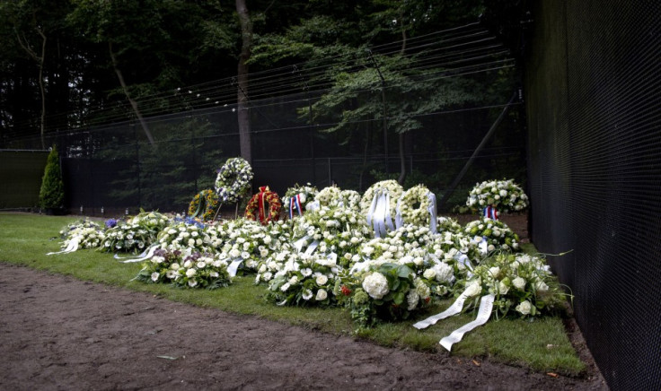 Flowers are pictured on the grave of Netherlands' Prince Johan Friso in Lage Vuursche August 16, 2013. (Photo: REUTERS)