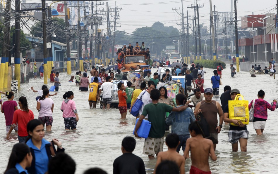 Philippines Super-Storm: 8 Killed as Floods Submerge Manila [PHOTOS]