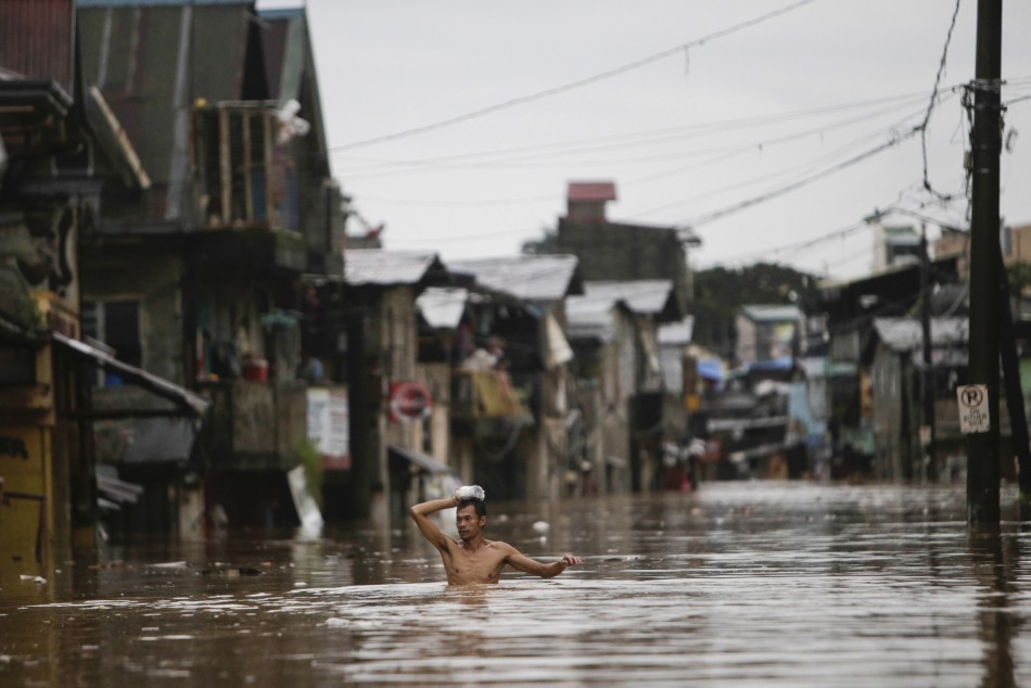 Philippines Super-Storm: 8 Killed as Floods Submerge Manila [PHOTOS]