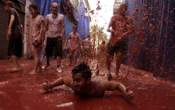 Spain Huge Tomato Fight La Tomatina Squashed By Recession