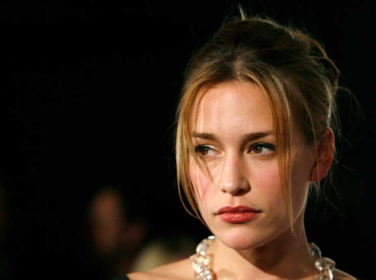 Covert Affairs star Piper Perabo is engaged to director-producer Stephen Kay.