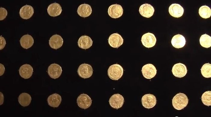 A total 36 gold coins dating back to Byzantine era were also unearthed near temple Mount in Jerusalem. (YouTube Video Screenshot/Hebrew University)