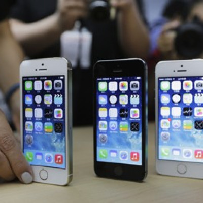 Apple launches iPhone 5S