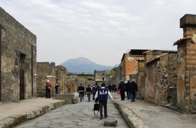 Mafia police Pompeii