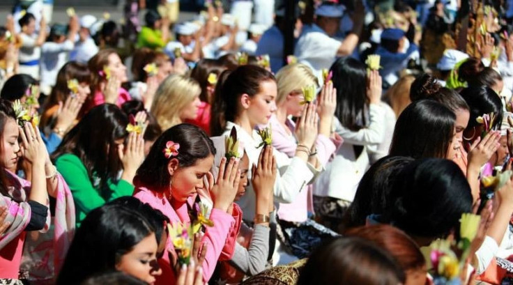 The contestants prayed and performed rituals as told.  (Photo: Miss World/Facebook)