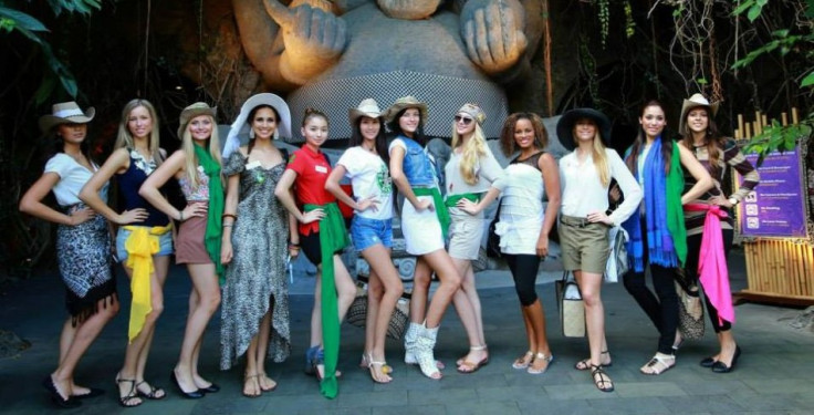 Miss World contestants pose for shutterbugs. (Photo: Miss World Organisation)