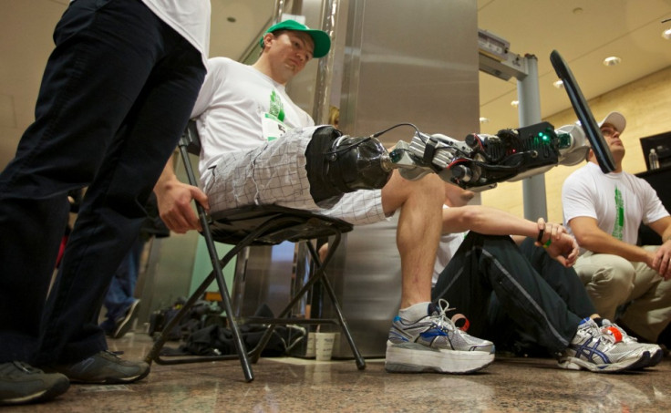 Zac Vawter tests his new bionic limb