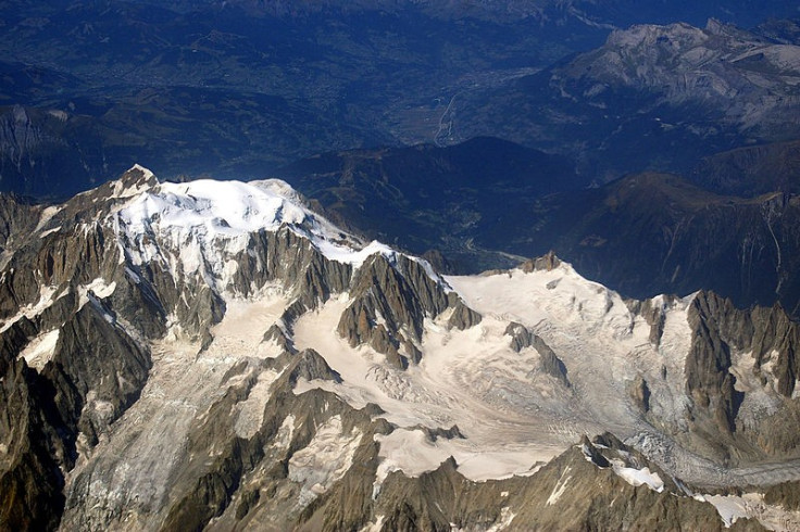 Aerial view of the south-eastern side of Mont Blanc, taken on a commercial flight. A French climber has found a treasure chest of Indian gems on one of the glaciers of Mont Blanc in France. (Photo: Wikimedia Commons)
