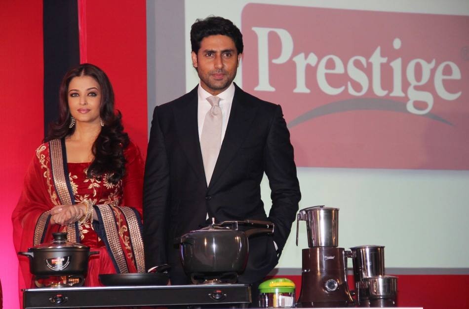 Aishwarya Rai Bachchan and Abhishek Bachchan's Sizzling Chemistry in New Ad [Facebook/World of Aish]