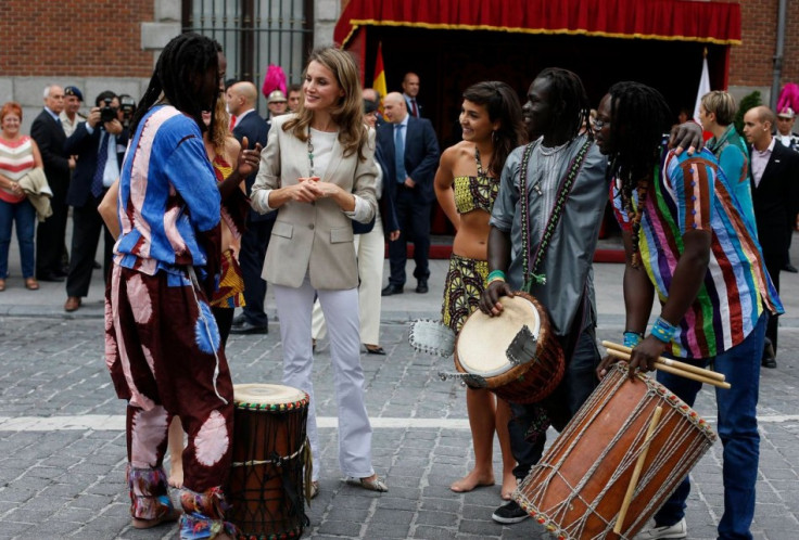 Princess Letizia also talked to members of the African dance group Mbolo during the event. (Photo: REUTERS/Susana Vera)