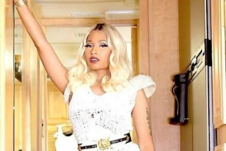 American rapper/singer Nicki Minaj has silenced the reports that she and actor Zac Efron had a steamy fling over the summer.(Twitter/NICKIMINAJ)