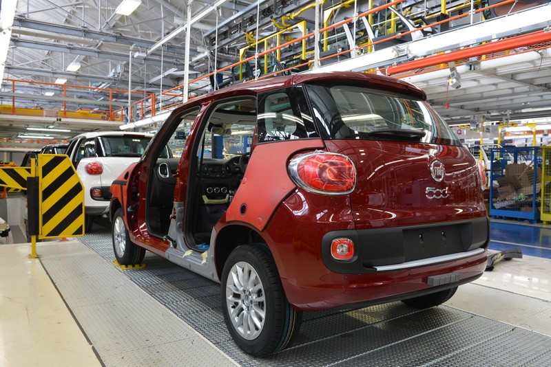 Fiat 500L has helped the Italian carmaker to be one of the incumbent foreign investors in Serbia (Photo: Reuters) Fiat 500L has helped the Italian carmaker to be one of the incumbent foreign investors in Serbia (Photo: Reuters)