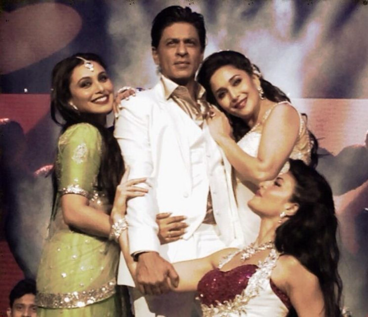 Popularly dubbed as King Kha, Shah Rukh Khan is flanked by Bollywood actresses Rani Mukherjee, Madhuri Dixit and Jacqueline Fernandez on stage. (Photo: Twiter/@iamsrk)