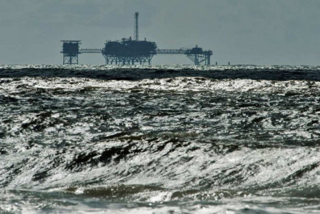US Government Shutdown: Benchmark Crude Futures Vacillate