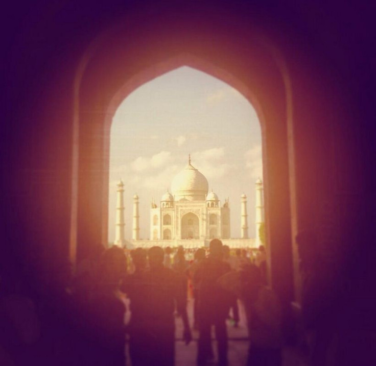 Culpo posted this photo of Taj Mahal on Twitter (Photo: Twitter/@oliviaculpo)