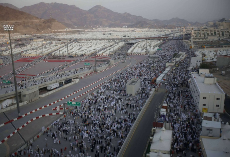 Muslim pilgrims arrive to cast pebbles at wall that symbolizes devil during annual Hajj pilgrimage in Mina. (Photo: REUTERS)