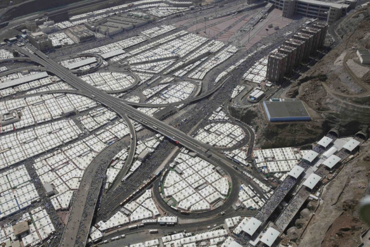 An aerial view shows tents of Muslim pilgrims in Mina, where they throw stones at wall symbolizing devil, as part of Hajj rite. (Photo: REUTERS)