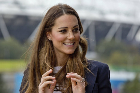 Kate Middleton stunned in a slim body at an athlete workshop held at the Copper Box in the Olympic Park in London on 18 October. (Photo: REUTERS)