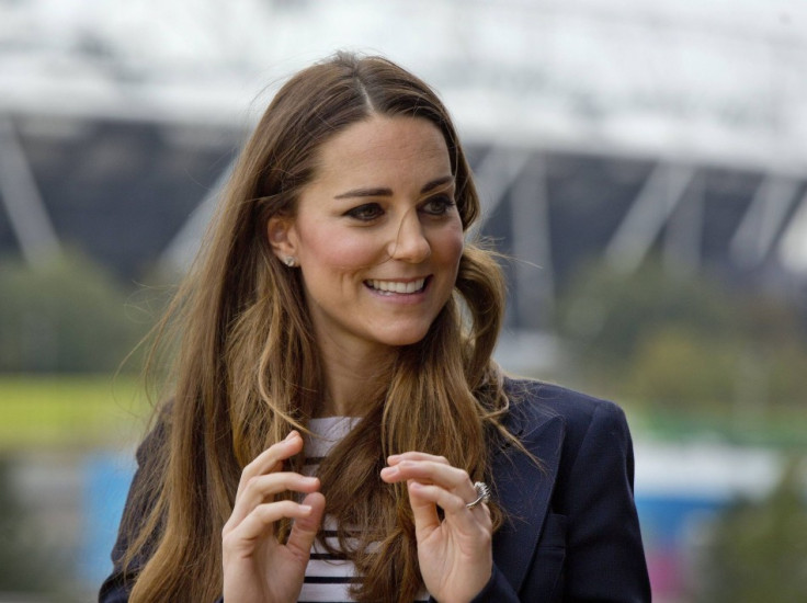 Kate Middleton stunned in a slim body at an athlete workshop held at the Copper Box in the Olympic Park in London on 18 October. (Photo: REUTERS)