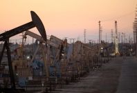 Oil Futures Drop on US Supply Data