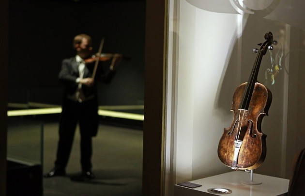 Titanic Violin Goes to Auction (Reuters) Titanic Violin Goes to Auction (Reuters)
