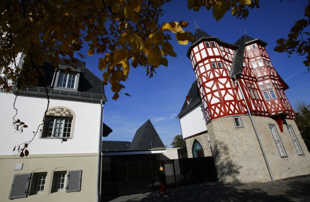 General view of the ensemble of the bishop's residence with the bishop's private chapel (C) in Limburg General view of the ensemble of the bishop's residence with the bishop's private chapel (C) in Limburg