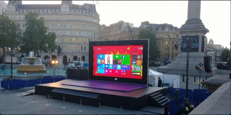 World’s Largest Surface Tablet Spotted in London [PHOTOS]