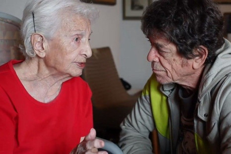 Shirley Novick (l) and Lou Reed talk in Red Shirley