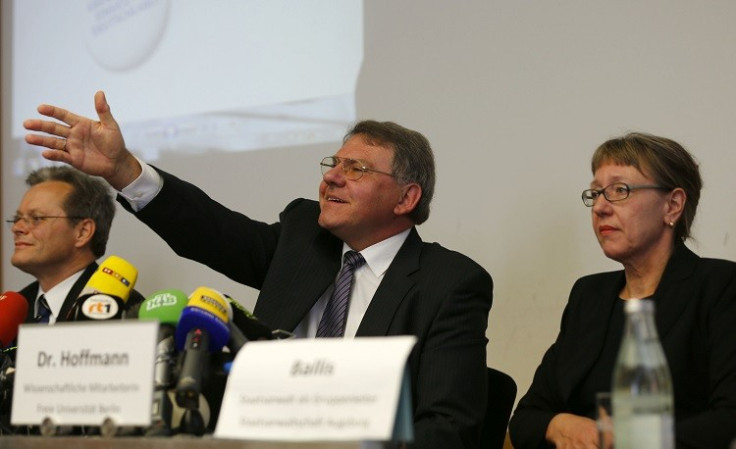 Augsburg state prosecutor Reinhard Nemetz (C) gestures as he and expert art historian Meike Hoffmann (R) from the Berlin Free University address a news conference in Augsburg some 60km (38 miles) west of Munich November 5, 2013 (Photo: Reuters)