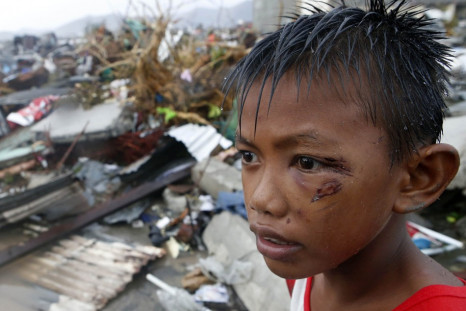 Typhoon Haiyan kills at least 10,000