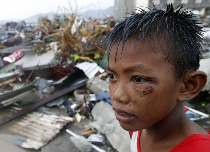 Typhoon Haiyan kills at least 10,000