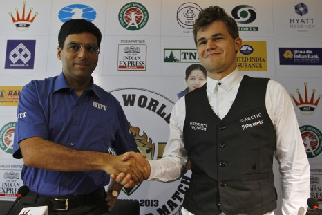 India's Viswanathan Anand (L) shakes hands with Norway's Magnus Carlsen during their joint news conference ahead of the FIDE World Chess Championship in the southern Indian city of Chennai November 7, 2013.